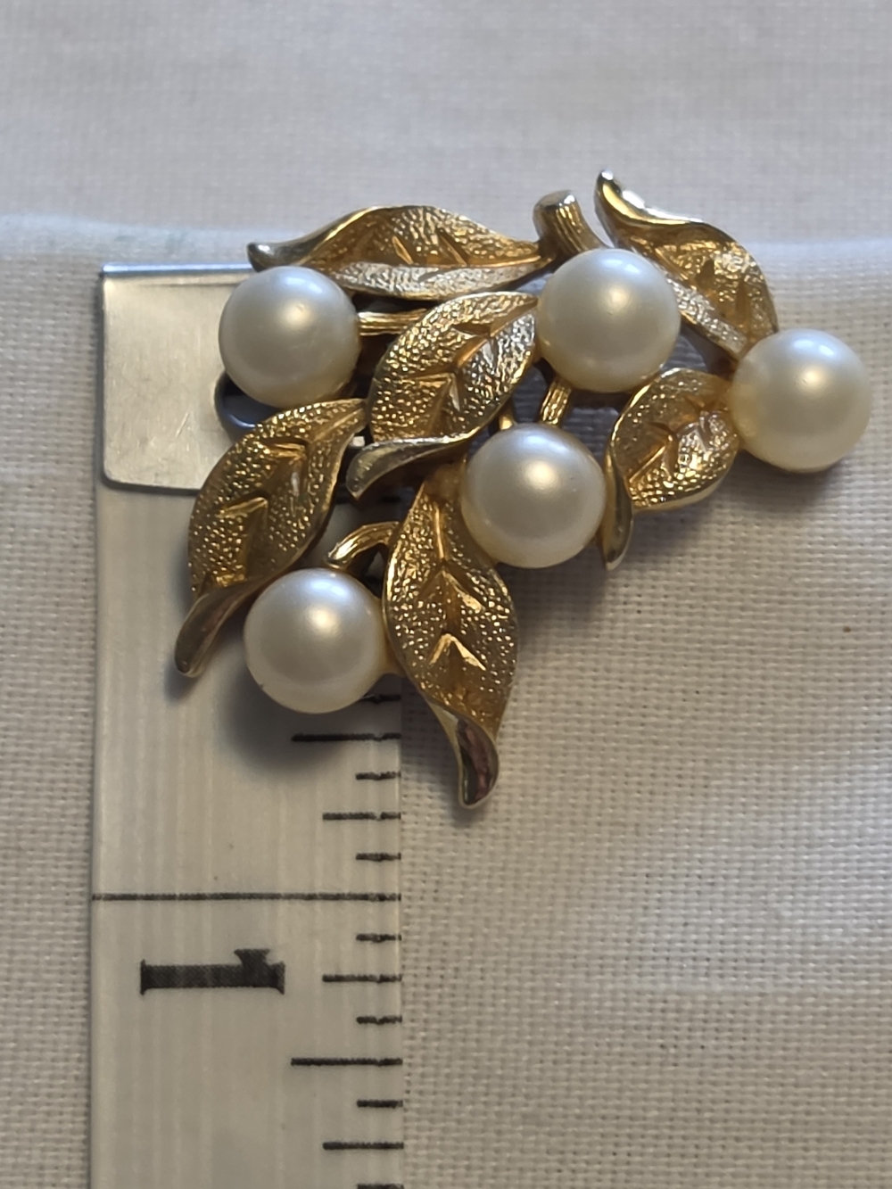 Vtg Crown Trifari Textured Gold-Tone Leaves Pearl Cluster Brooch